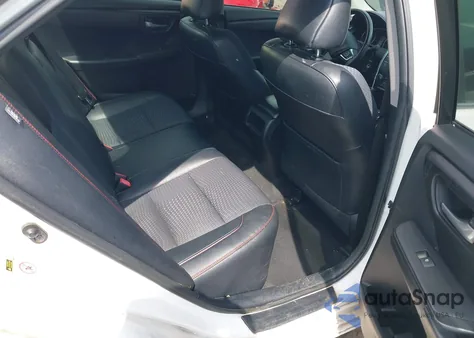 2015 Toyota Camry Se z USA, uszkodzony, nr VIN 4T1BF1FK2FU976848